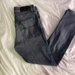 Tiger of sweden jeans - Hej jag säljer ett par tiger of Sweden jeans pga att de blivit för små av mig de är i bra kvalite utan några defekter