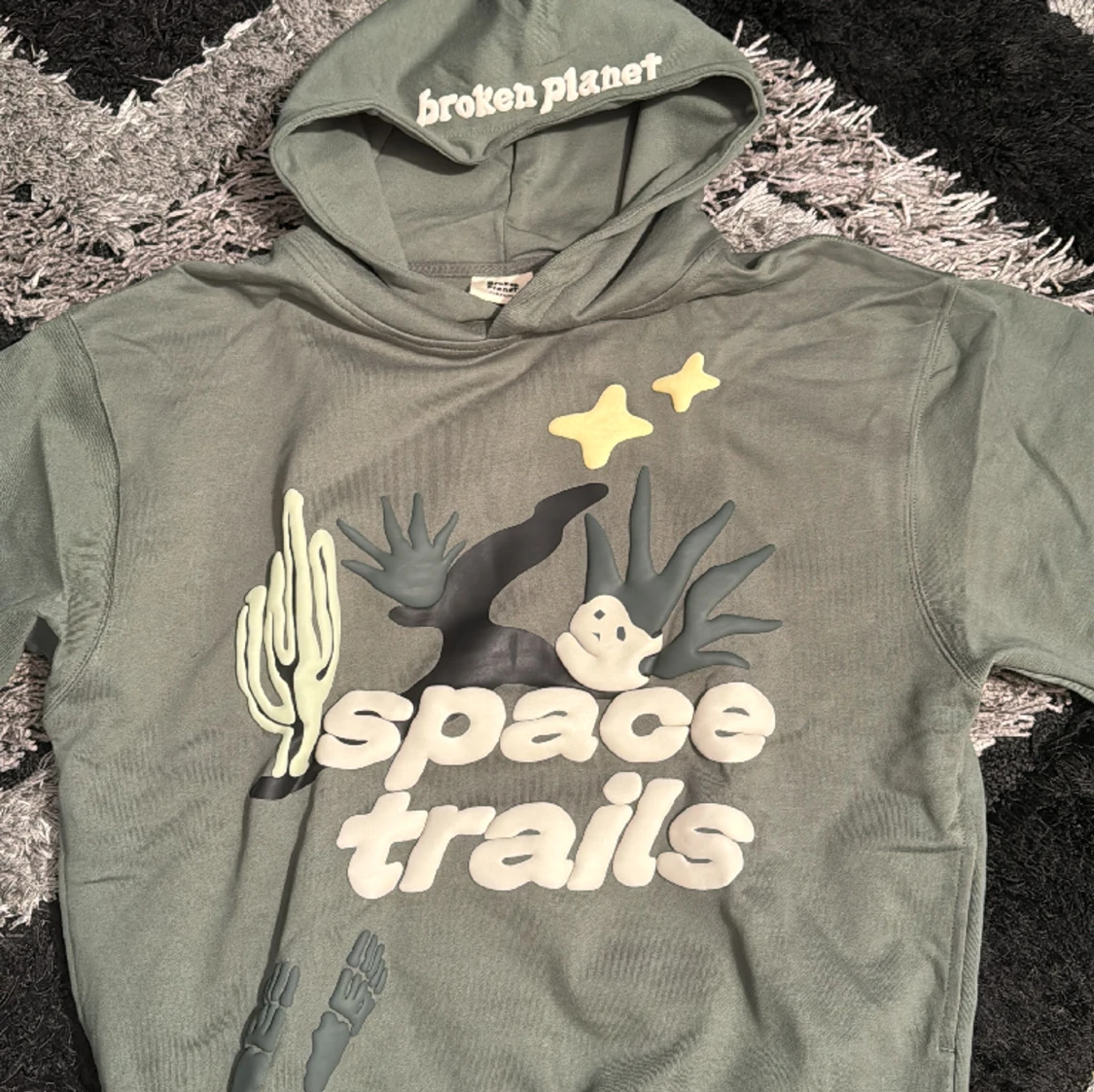 Broken planet Hoodie - 90