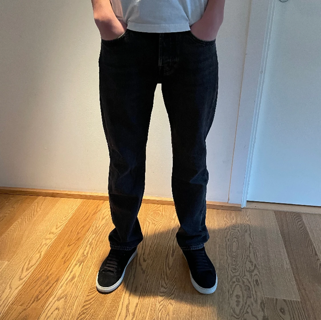 Mörkgrå Levis jeans 