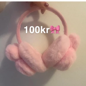 Öronmuffar / Öronvärmare - Så himla söta rosa öronmuffar 🥺🎀 Kommer tyvärr inte till användning! Jätte mjuka och varma! ❄️