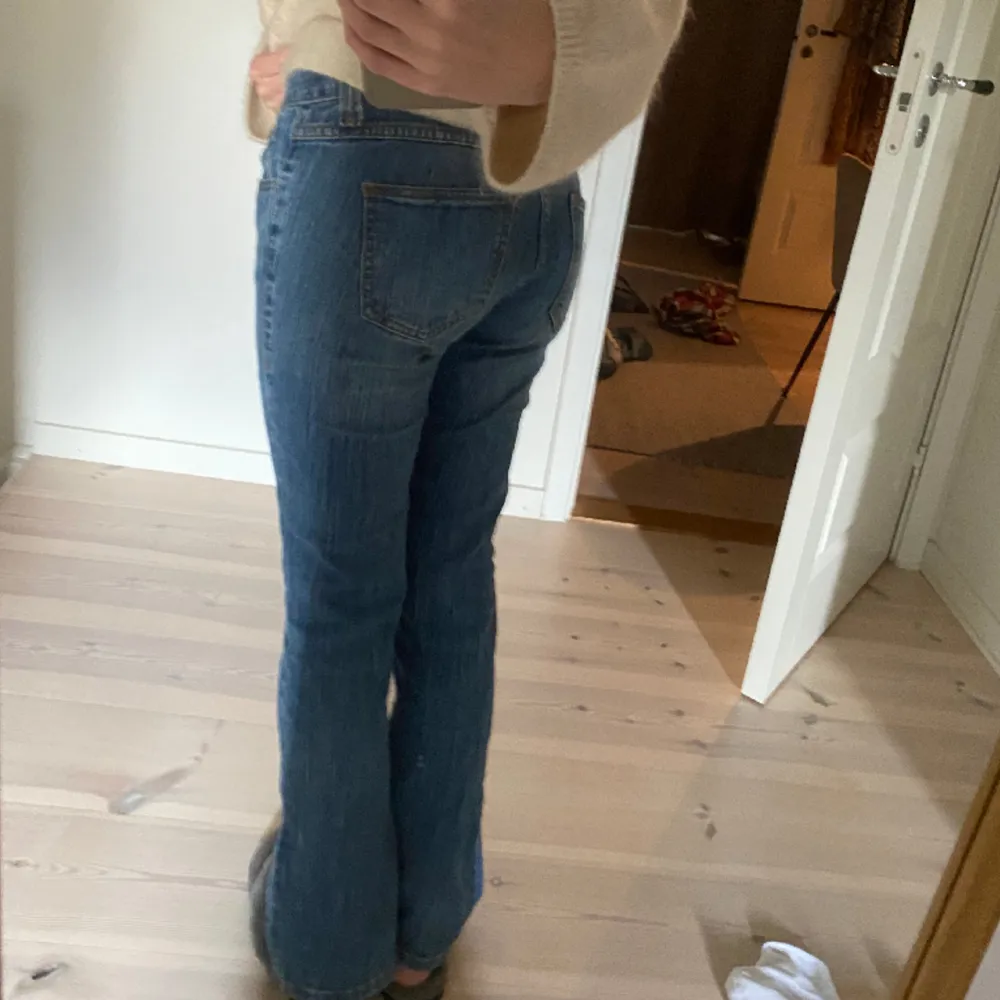 Säljer mina snygga Brielle 90s Jeans från Brandy!!💕💕 midja: 76cm. Väl använda men ej några defekter som syns!💕. Jeans & Byxor.