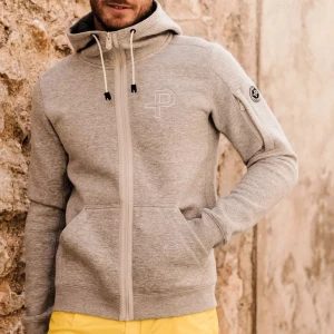 Pelle P Zip Hoodie - Säljer den för att den är lite stor för mig. Ny pris 1500kr. Mitt pris 800. skicka 8/10. Skriv vid frågor//😃