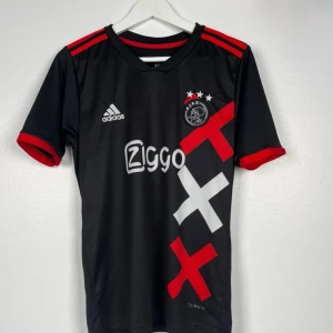 Fotbollströjoa  - Adidas - Ajax #10 Tadic 🔥 Size: XS (Passar S) Skick: 8/10 399kr 