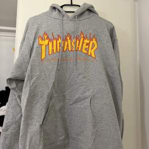 Äkta thrasher hoodie, inte använt på flera år och enbart använd då 1/2 ggr Oversized