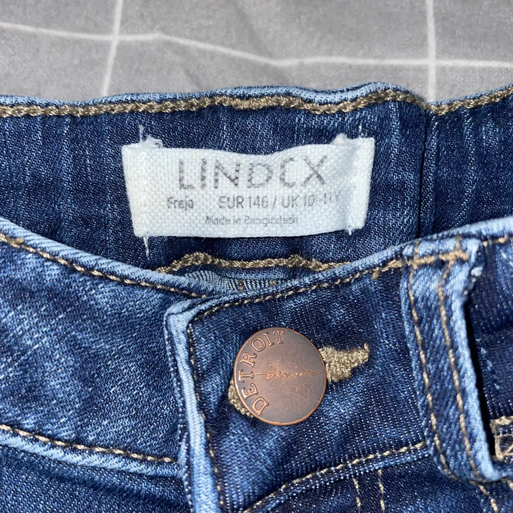 Säljs för 45kr använda någon gång ( är för små för mig) INTE FRI FRAKT. Jeans & Byxor.