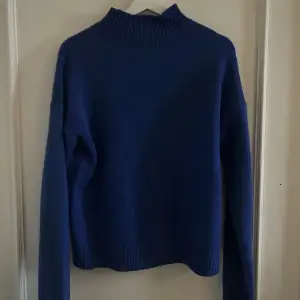 Jätte fin blå stickad tröja som inte kommer till användning längre❤️