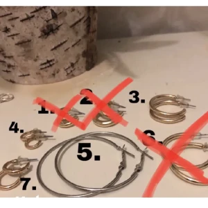 Hoops - 4 st örhängen. 10kr/st eller 30kr för alla. 