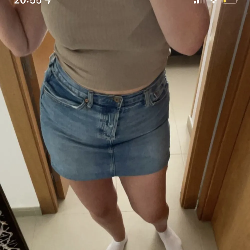 En jeans kjol från lager 157 i storlek xl köparen står för frakt. Hameet.