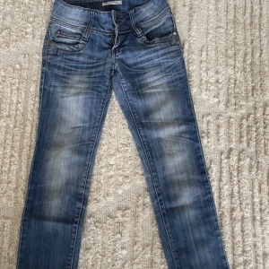 Lågmidjade jeans - Jättefina helt nya lågmidjade jeans för bästa pris!