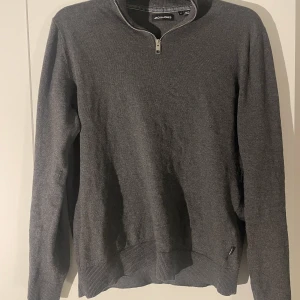 Half zip - Jack and Jones Half zip  Köptes i sommar, har inte används så mycket.