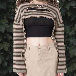 Minga London Molly Stripes stickad tröja i storlek M🧚‍♀️🌿 Använt men i perfekt skick. Köpt för 550kr/Slutsåld