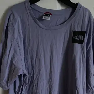 The north Face oversized T-shirt, med tryck i bak å fram