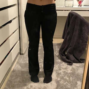 Kostymbyxor  - Lågmidjade kostymbyxor, jag är 164