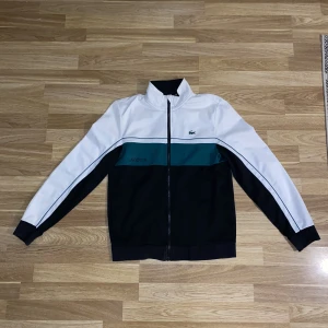  Lacoste Zip kofta - Värd 1200kr är Oanvänd