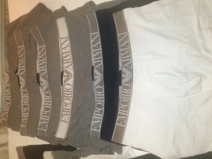 Armani kalsonger äkta  - Armani kalsonger herr med tjockare resår I midjan  150kr st  Som bummul  Köpta på johnells 