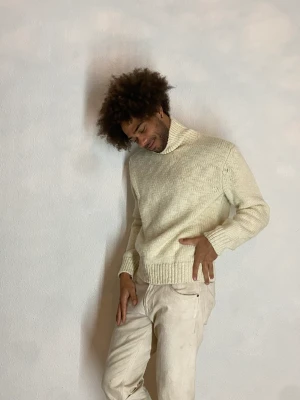 Stickad tröja - En gediget stickad tröja från en framtida kollektion från NN07. Den är helt oanvänd. Jag på bilden är 185cm.