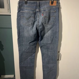 Levis jeans - Storlek 30 Midjemått 40cm Innerben 76cm