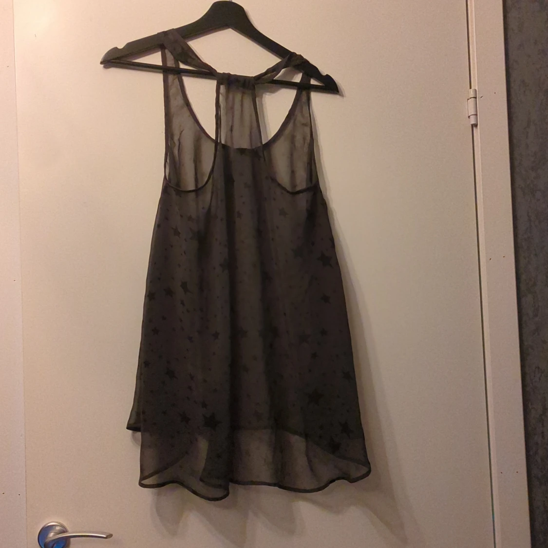 Grått genomskinligt linne med stjärnor - 90