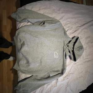 Säljer min cole buxton hoodie för ja inte använder den lika mycket längre  Passar inte priset kom med bud  Nypris typ 1800