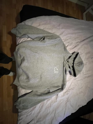 Cole buxton hoodie  - Säljer min cole buxton hoodie för ja inte använder den lika mycket längre  Passar inte priset kom med bud  Nypris typ 1800
