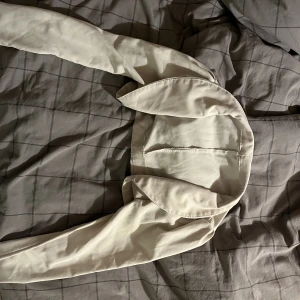 Bolero ! - Detta är en stilren bolero i fint skick! ⭐️