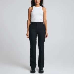 Kostymbyxor  - Säljer dessa kostymbyxor som är verkligen så fina och sköna. Kostymbyxorna är även lågmidjade! Skriv om ni vill ha egna bilder. 