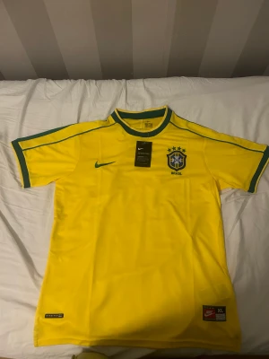 Brasilien tröja  - Säljer denna helt nya Brasilien tröja  Aldrig använd 