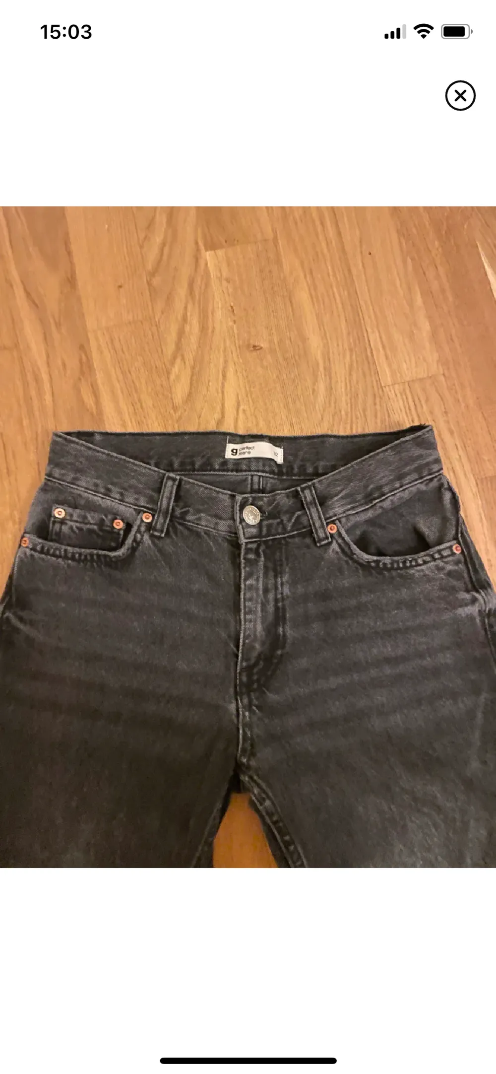 Säljer mina lågmidjade jeans från Gina Tricot i storlek 32💗 Innerbenslängden 78 midjemåttet 34x2. Jeans & Byxor.