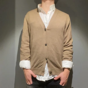 Cardigan/Kofta - Fin Pier ONE kofta i storlek M. Nypris 500kr. Hör gärna av er vid frågor eller funderingar!