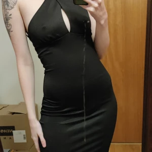 Klänning  - En svart klänning som passar perfekt till fest