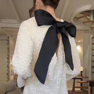 Paljettklänning med rosett HM - hej! eftersöker denna klänningen ifrån H&M i storlekarna xs, s eller m! kan köpa för 500-700, och mötas i Stockholm eller Karlskoga 💓 ( om inte frakt är ett alternativ ) kram !! 💓