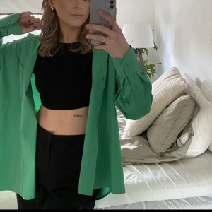 Oversized skjorta - Använd ett par gånger men är som ny, frakt tillkommer