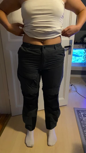 Free wear utebyxor  - Hela Free wear friluftsbyxor med lite smutt i bak Storlek 146/152