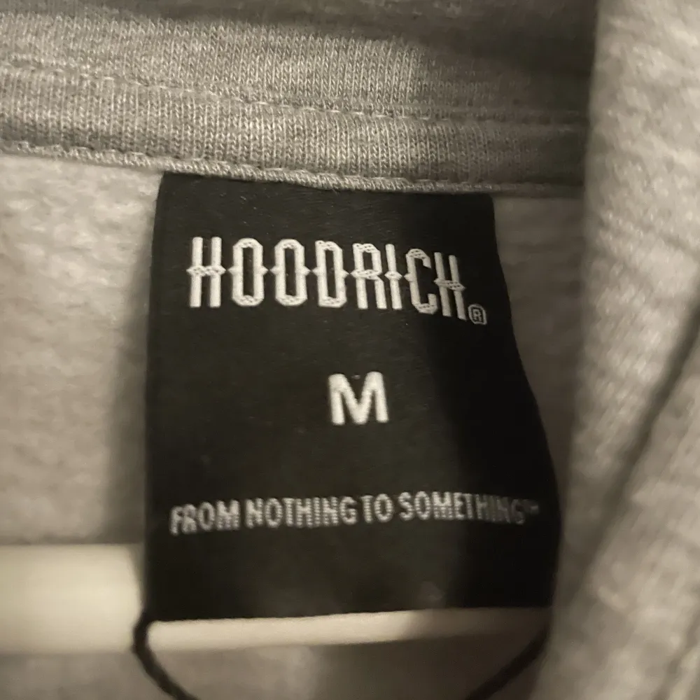 Säljer den Hoodrich hoodie då jag inte använder den längre. Pris kan diskuteras.. Hoodies.