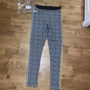 Leggings 170 - Helt nya oanvända leggings från H&M med lappen kvar i storlek 170