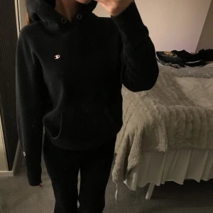 Champion hoodie - Champion hoodie i bra skick. Inga snören dock, dem är borta tyvärr🩷