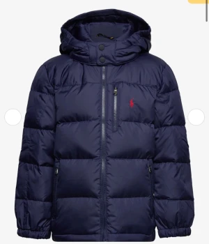 Söker en Ralph lauren jacka - Söker en Ralph lauren jacka en blå Glossy eller inte båda sökes