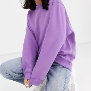 Lila oversize tröja från Monki - Aldrig använd! :)