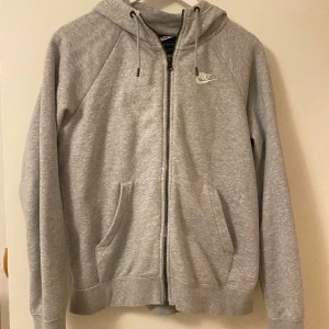 Nike zip hoodie  - Tröja i fint skick som ej används 💓