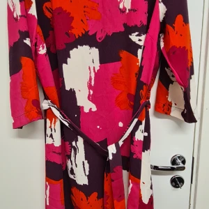 Ny klänning från Holly and White by Lindex  - Ny och fin klänning från Lindex med taggen 