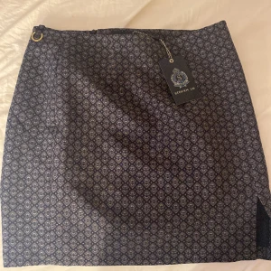  Kjol  - Aldrig använt säljs för den var för stor