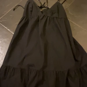 Klänning från bikbok - Jätte fin klänning. Säljer pga den är för liten vid brösten. Storlek S. aldrig använd.