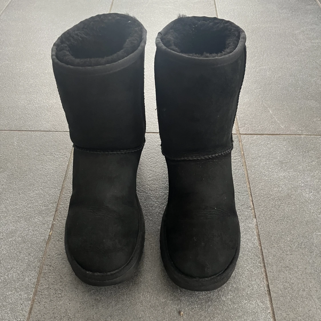 Höga Uggs i svart  - 91