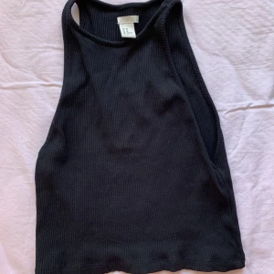 svart topp  - i super bra skick 