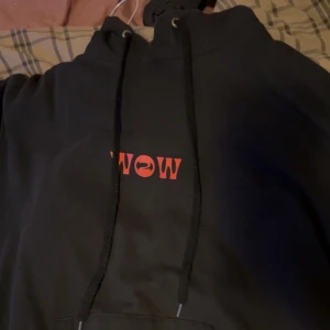 ant wan hoodie  - hej, säljer min antwan hoodie då den ör för liten. Köpte när den släpptes direkt från dopest. För bättre bilder är det bara att skriva.☺️kom med bud☺️