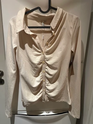 Blus från Nelly  - Helt ny! 