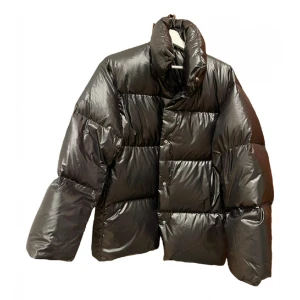 Dunjacka arket - Säljer min fina dunjacka ifrån Arket, köpt 2022. Köptes för 2000kr. I bra skick, sparsamt använd