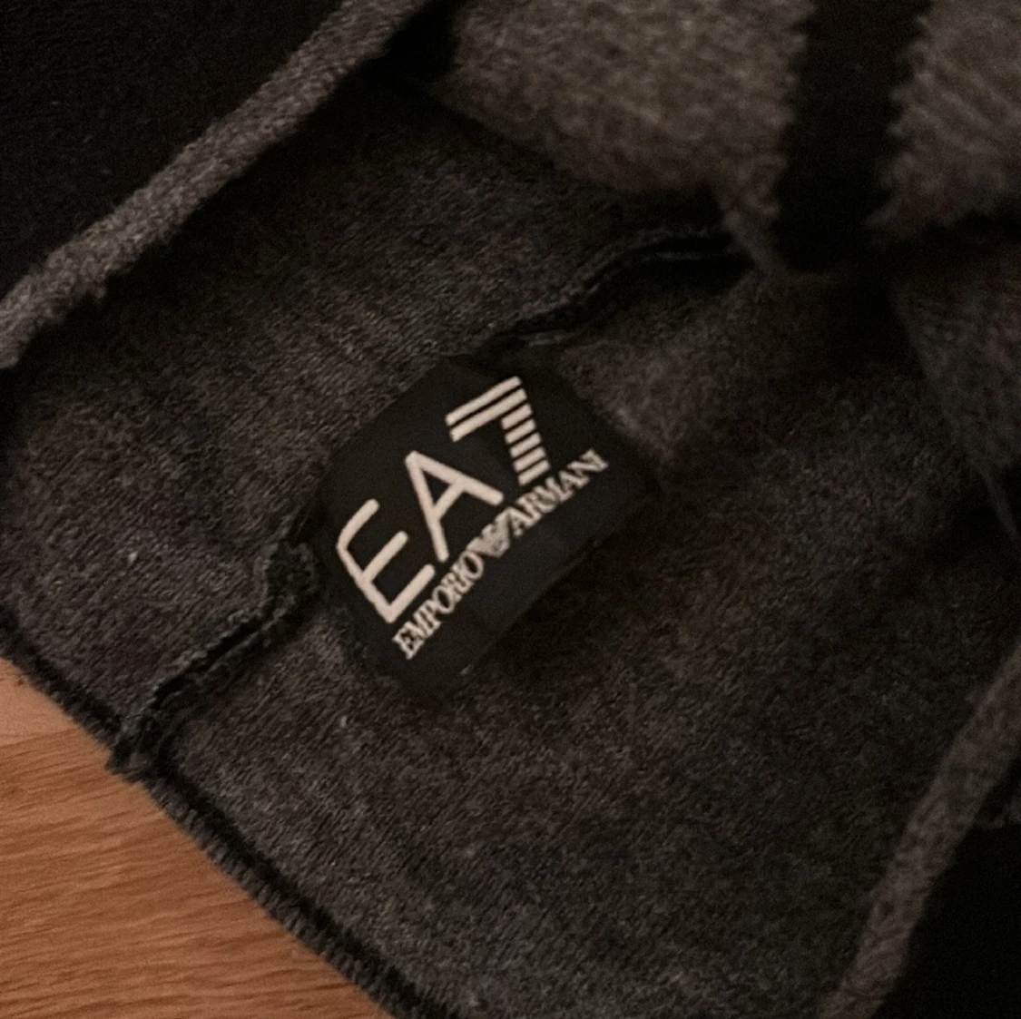 Emporio Armani Mössa  - 90