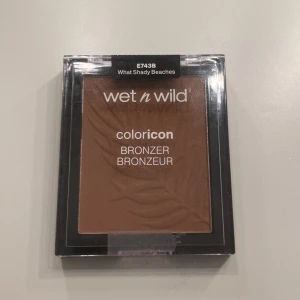 Bronzer - Glowy bronzer från wet and wild, använt ca 5 gånger då den är fel färg för mig💗