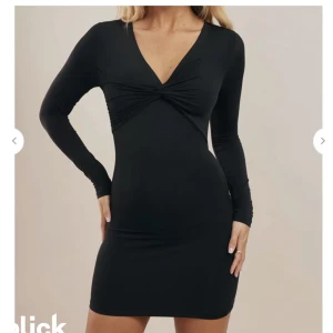 Svart klänning - Kort svart klänning från Chiquelle. Som ny, endast använts ett tillfälle. Stl XS, formar väldigt bra🤍